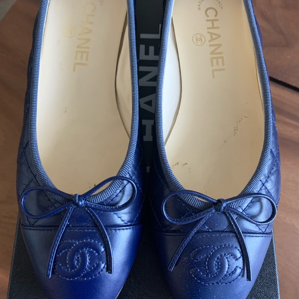 CHANEL quilted blue leather flats (like new) 37.5